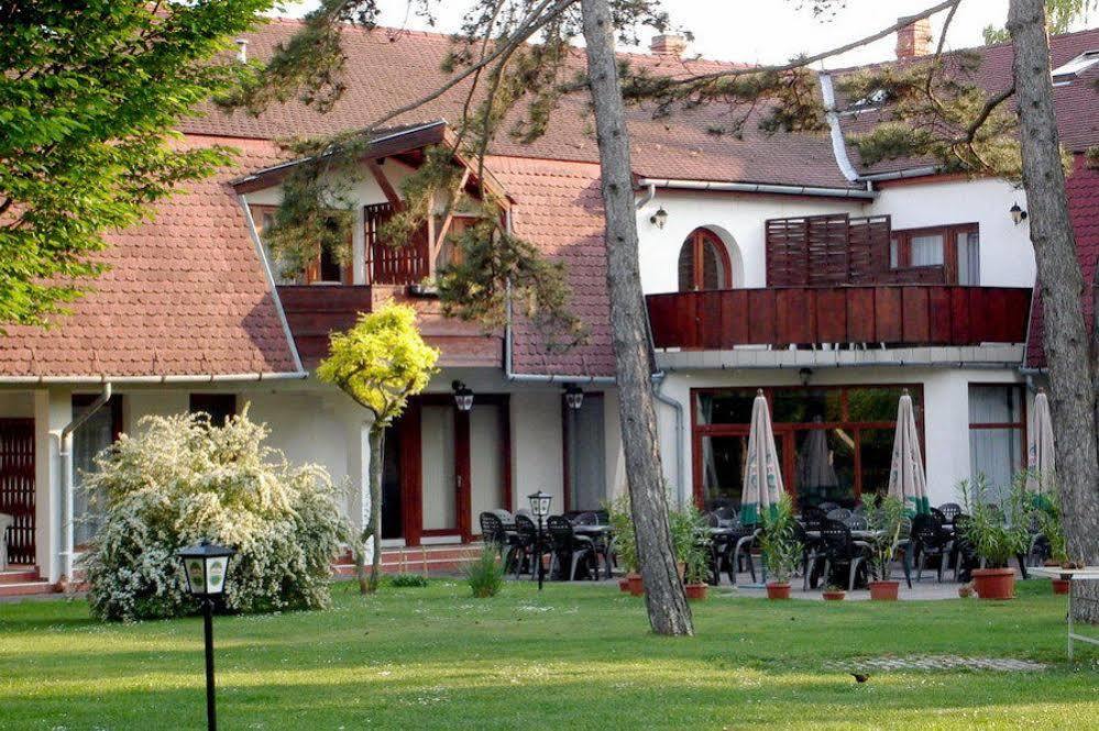 Hotel Kentaur Siófok Zewnętrze zdjęcie