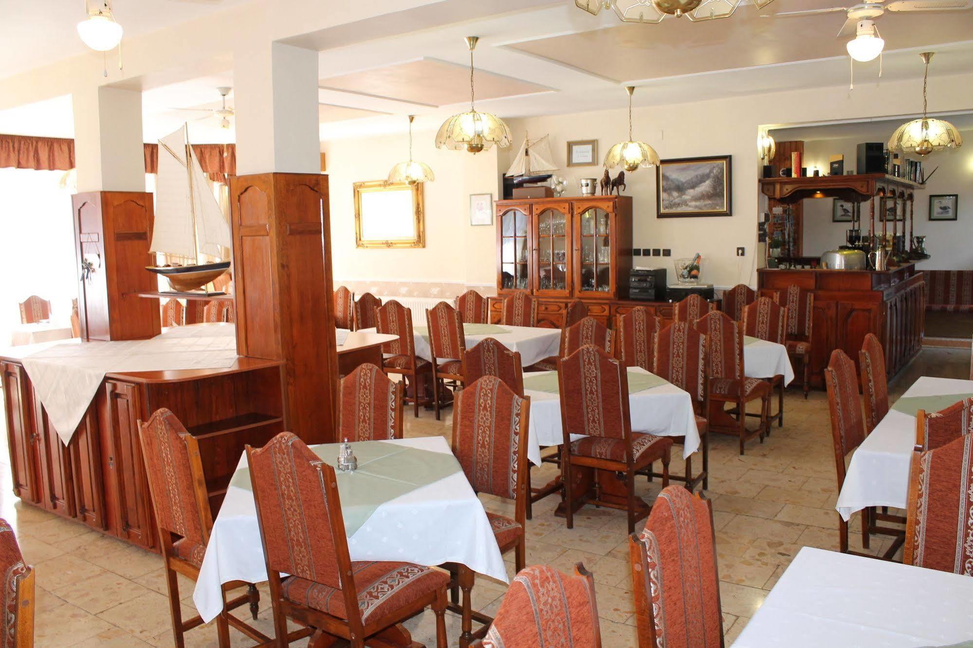 Hotel Kentaur Siófok Zewnętrze zdjęcie