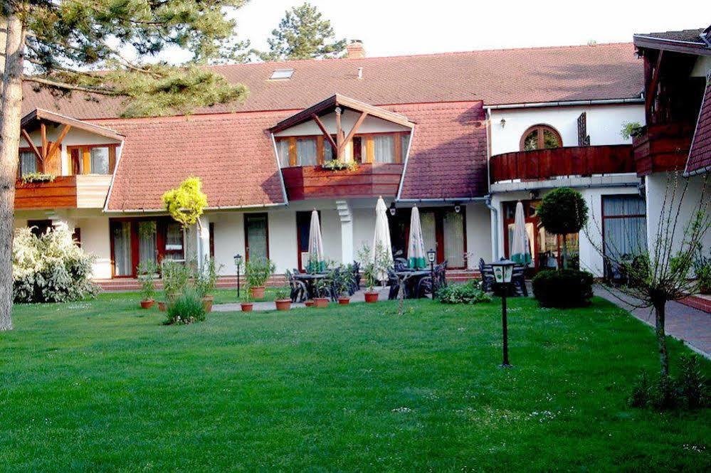 Hotel Kentaur Siófok Zewnętrze zdjęcie